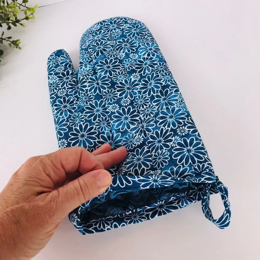Oven Mitt, Paisley Blue and Daisies Print, Baking Gift Idea